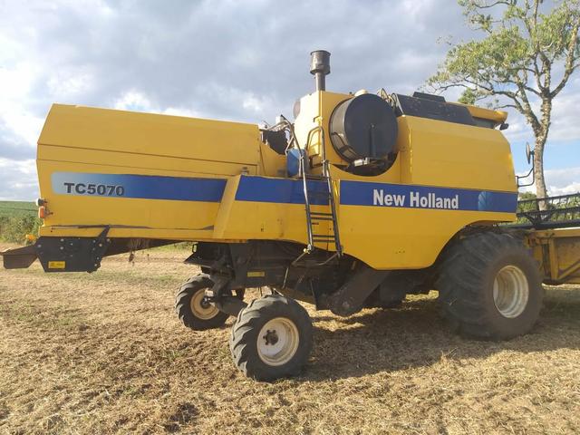 Colheitadeira New Holland TC 5070/ 1.440 h, entrada + 6 pagamentos - Foto 2