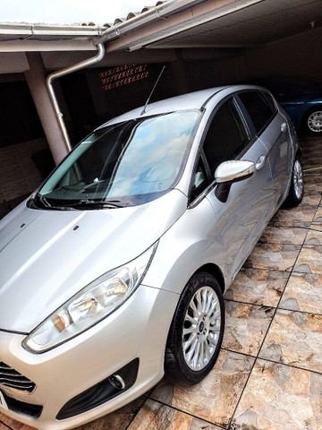 VENDO FIESTA TITANIUM AUTOMÁTICO COMPLETO