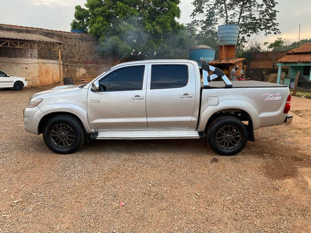 HILUX