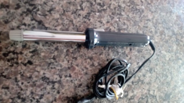 Vendo duas chapinha Revlon e  uma escova modeladora NKS. - Foto 3