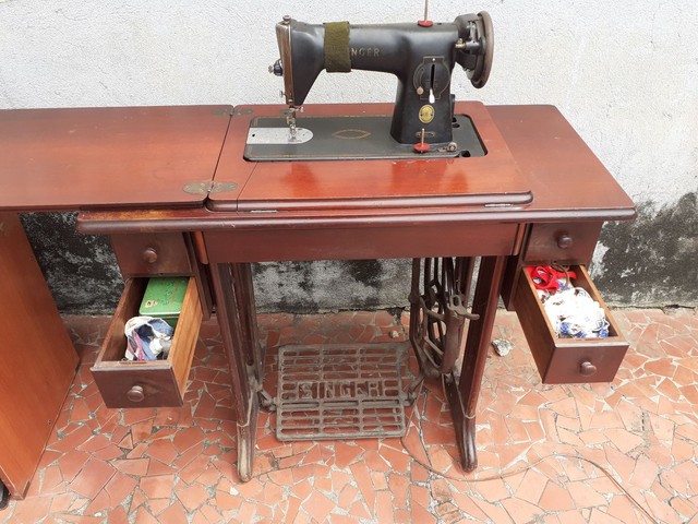 Máquina de costura singer Antiga  - Foto 4
