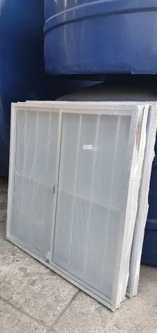 Janela de Alumínio brilho 1 x 1 com Vidros grade lacrada 
