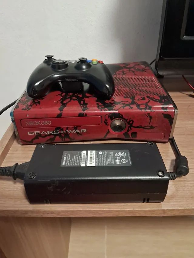 Console Xbox 360 Slim 250GB (Edição Limitada: Gears of War 3