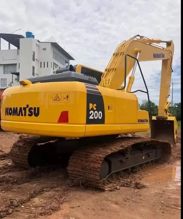 Escavadeira Komatsu PC200 ano 2015 (repasse) - Foto 2