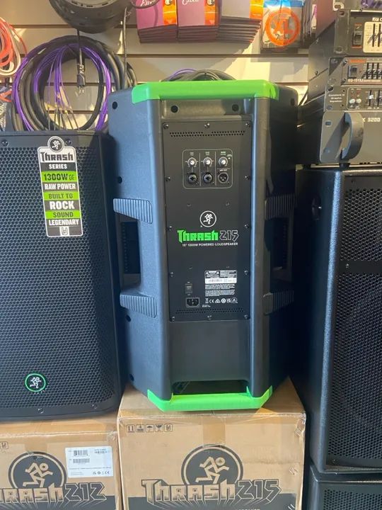 Caixa De Som Mackie Ativa Thrash 215 Preta 110v 1300w - Foto 4