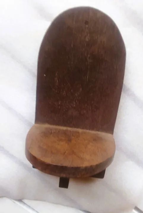 Arte Sacra Mineira - Antiga Peanha oratório em madeira rústica natural *Descrição