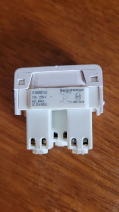 Tomada 10 A 250 V branca - Foto 3