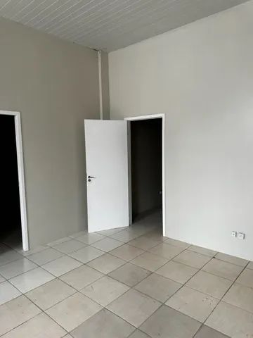 Locação. Imóvel comercial. 170 m2. Situado na Rua Floriano Peixoto, 214 px a Jaime Brasil.
