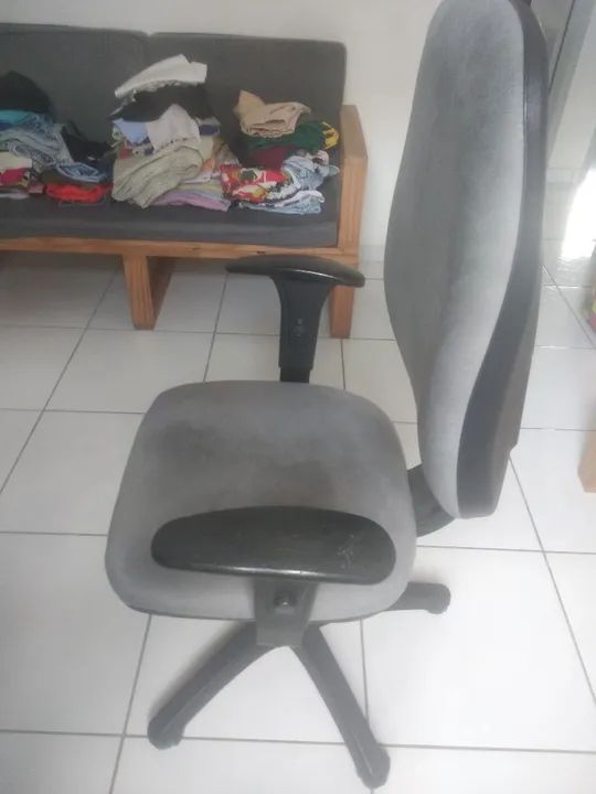 Cadeira giratória confortável. - Foto 4