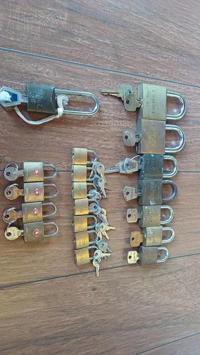 Cadeados de vários tamanhos a partir de 15 reais