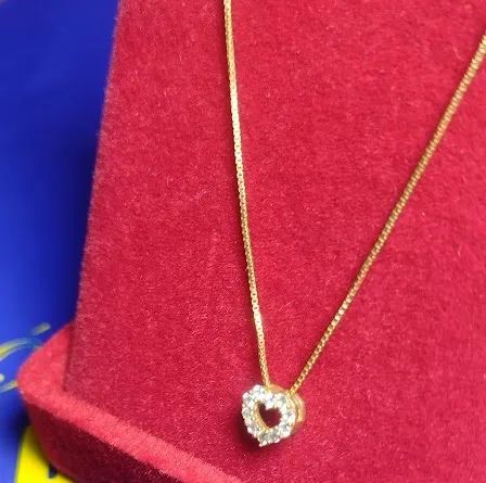 Tornozelheira Coração Pedras Ouro 18 Kilates Peso 0.60 Grama 6 mm Fio 0.4 mm 30 Cm        