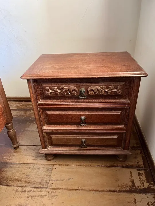 Mesa de Cabeceira antigo em madeira maciça (3 unidades - 280,00 cada)