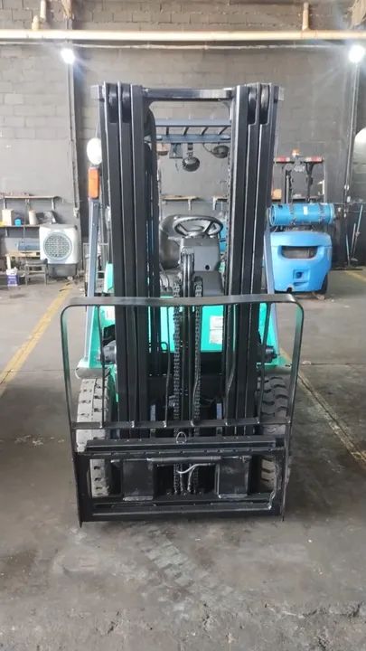 Empilhadeira mitsubishi modelo fg25n ano 2014 triplex com deslocador 2,5 ton  - Foto 2