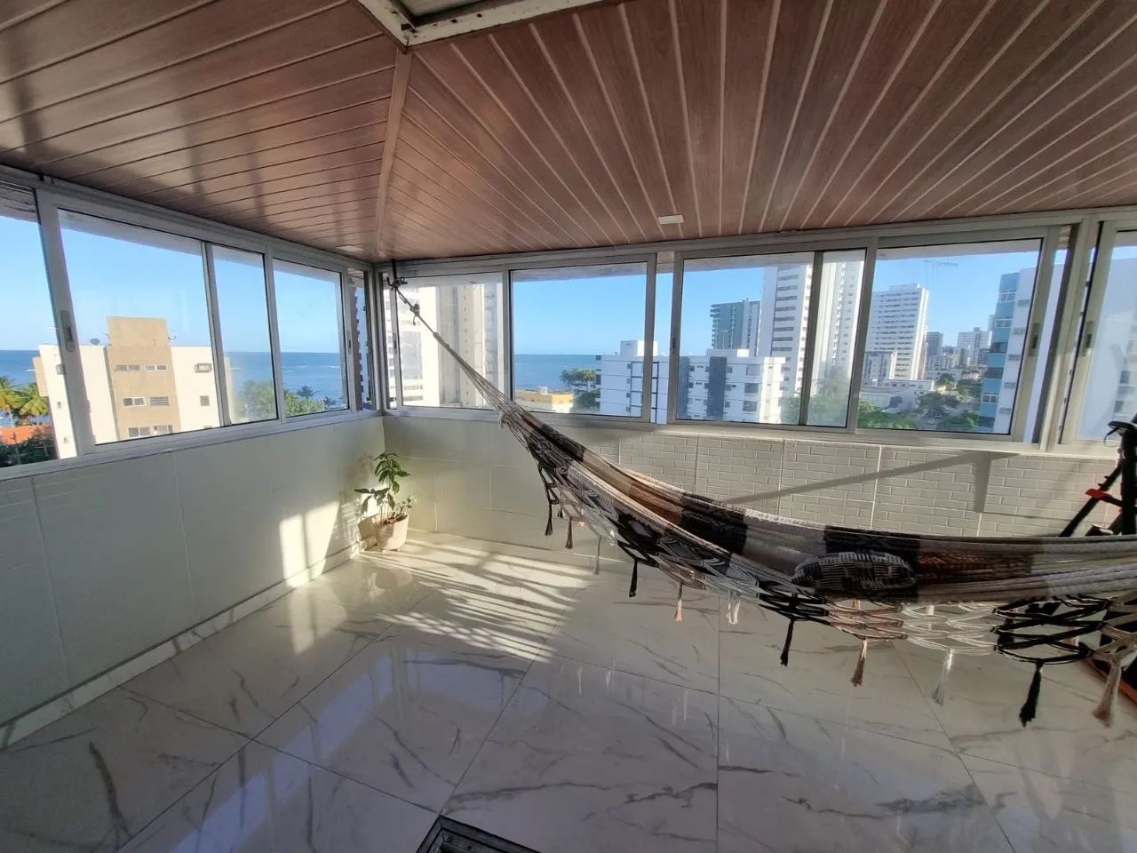 VENDO APTO C/ VISTA DEFINIDA P/ O MAR DE CANDEIAS - 230m² - 4 Qts/1St - R$635 mil!