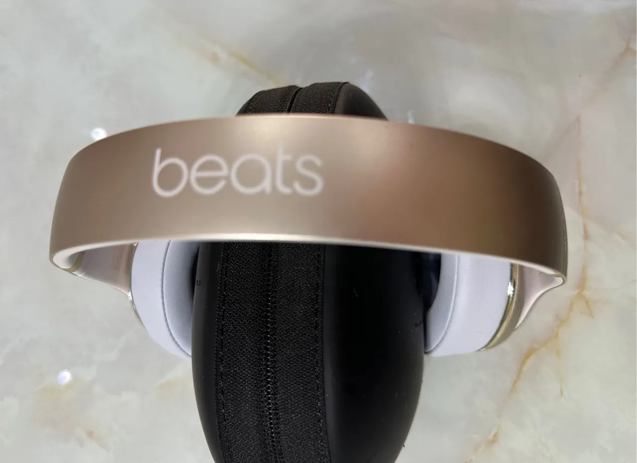 Headphone Beats Dourado