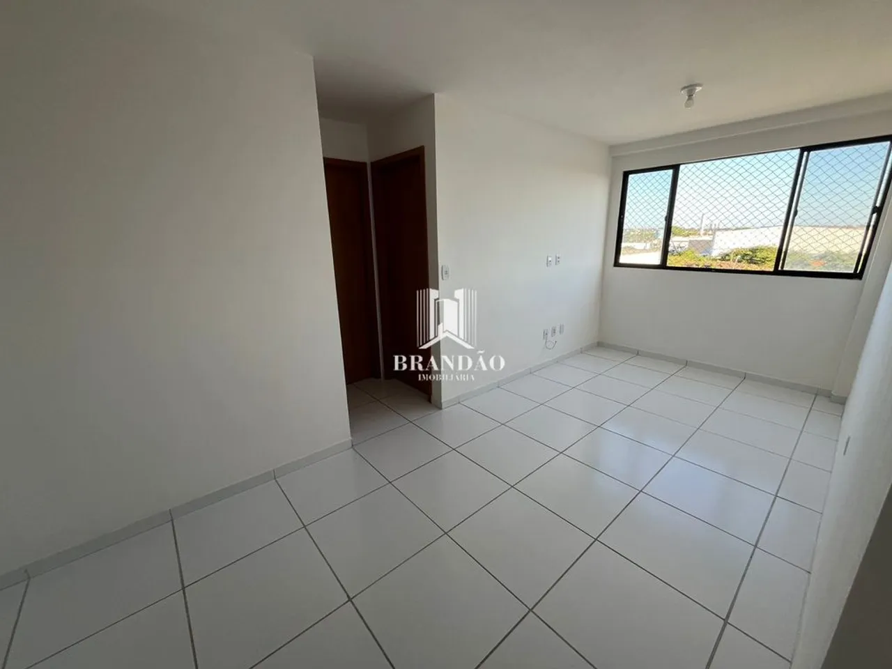 Apto 2 Quartos na Av. Menino Marcelo!