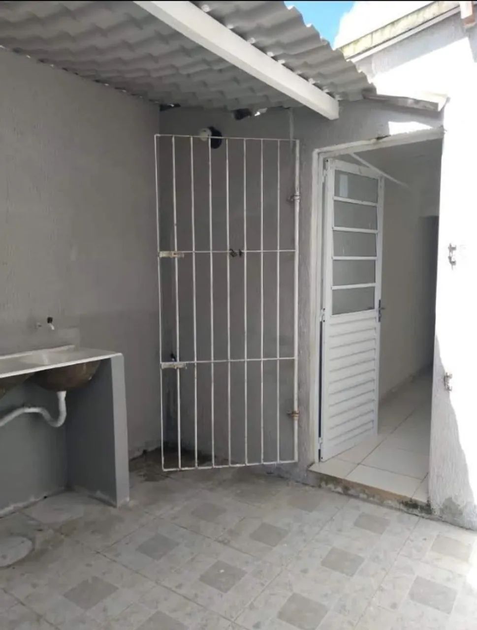Casa com 3 quartos recém reformada com quintal e terraço - Perto de tudo! - Foto 5