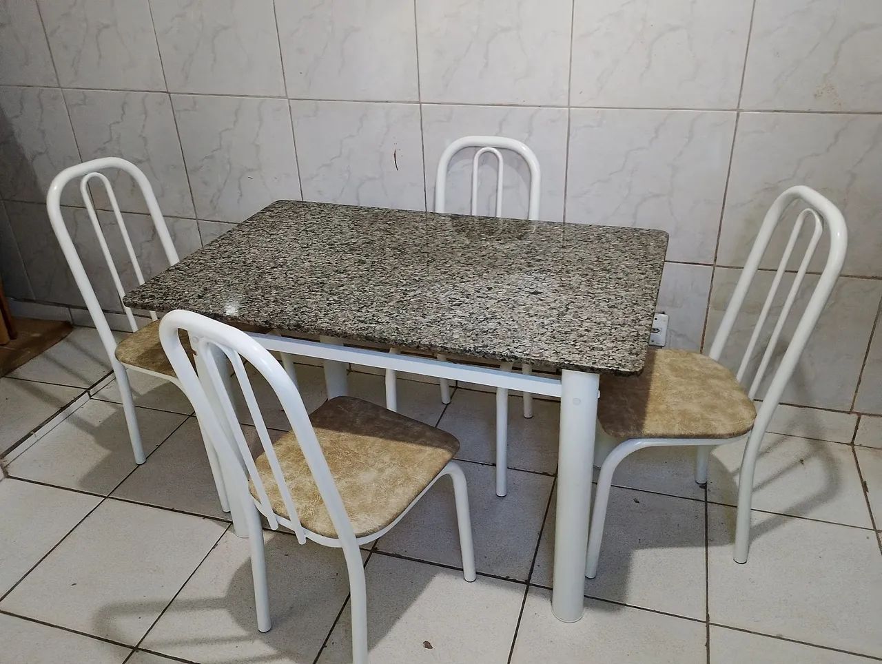 MESA DE GRANITO COM 4 CADEIRAS 64596065495682122