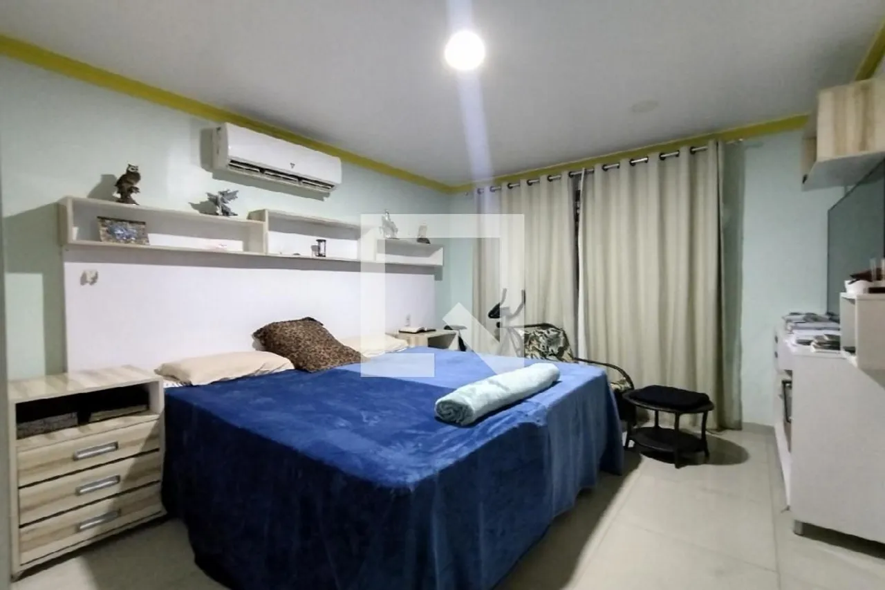 //Casa com 5 suítes em Petrópolis