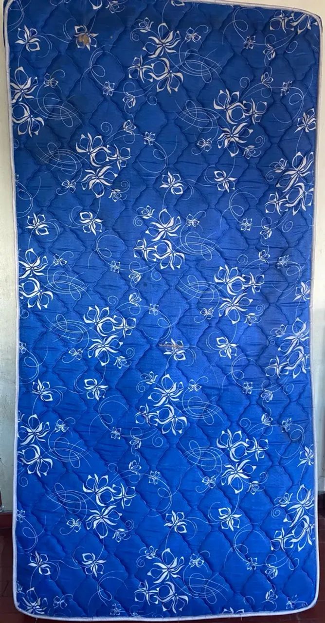 Vendo colchão de tamanho viúva 