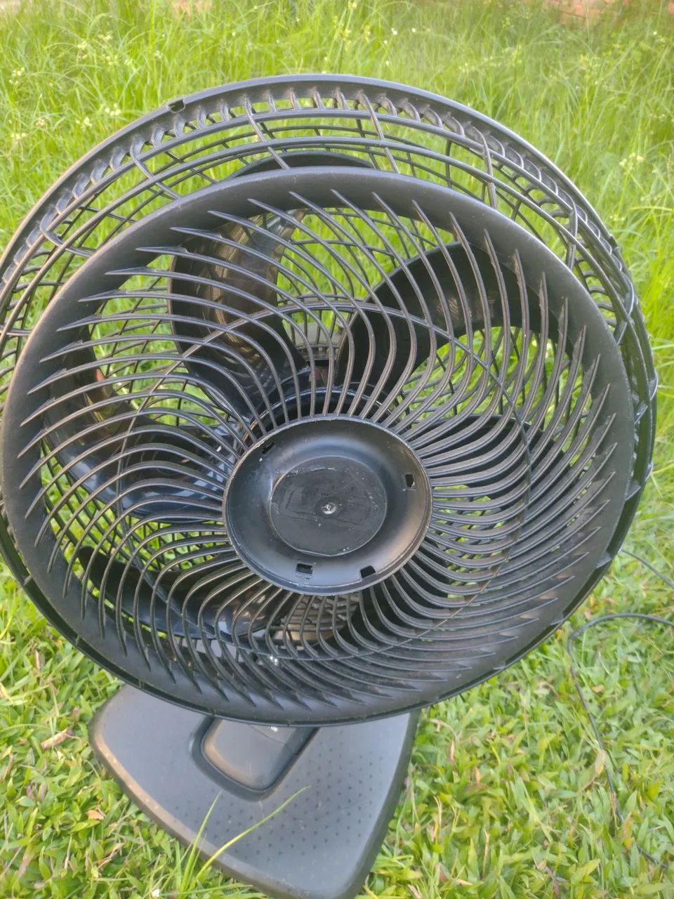 Ventilador de Mesa Preto Usado - Foto 2
