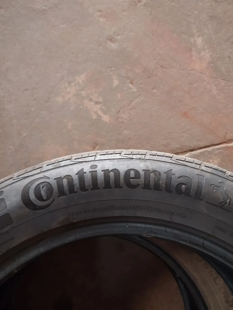 vendo 2 pneus continental aro 18/225/55