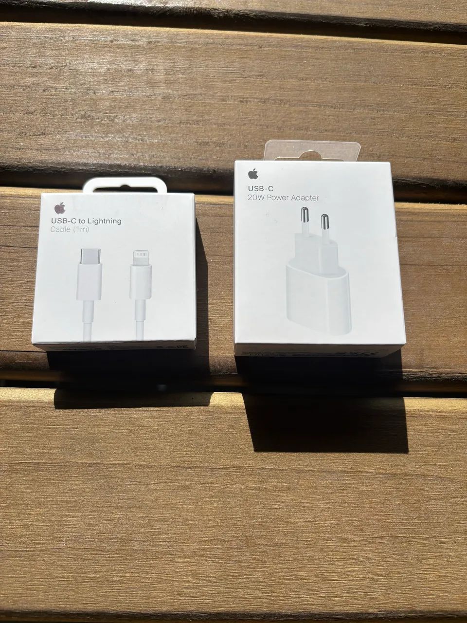 Kit carregador original iPhone (cabo Lightning + fonte)