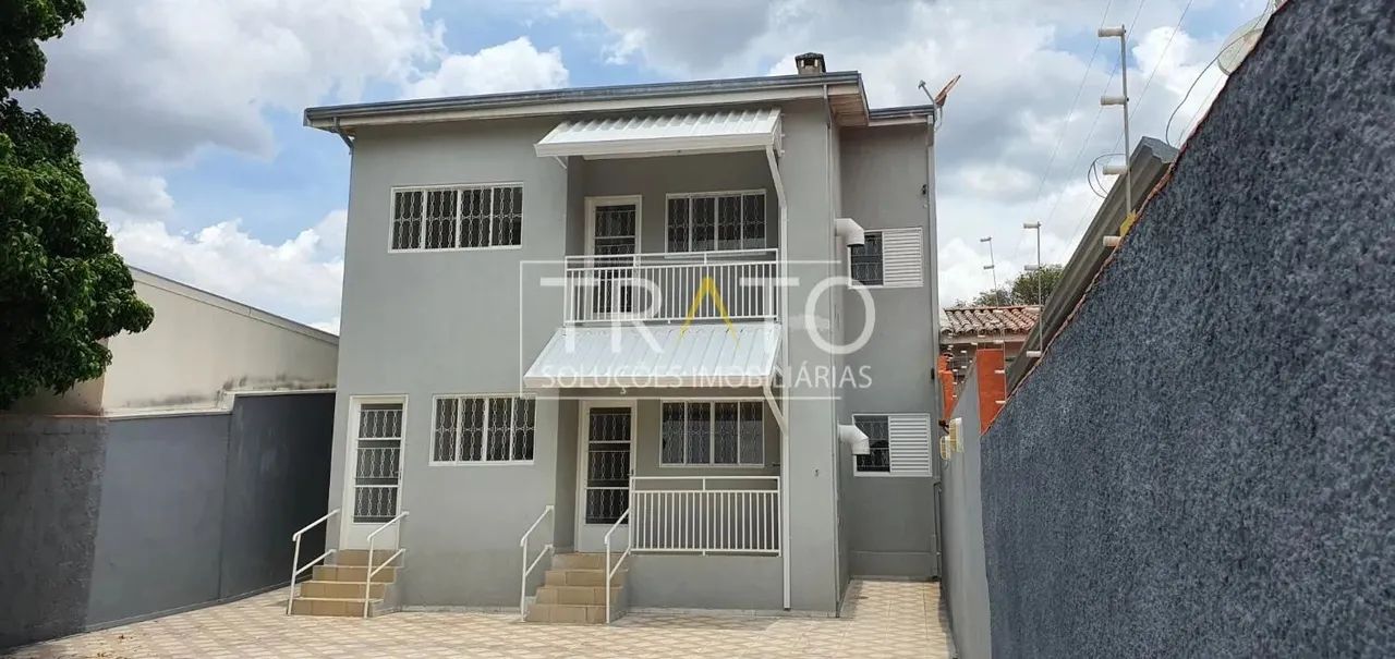 Com amplo quintal para 12 carros, com espaço para piscina - Foto 2