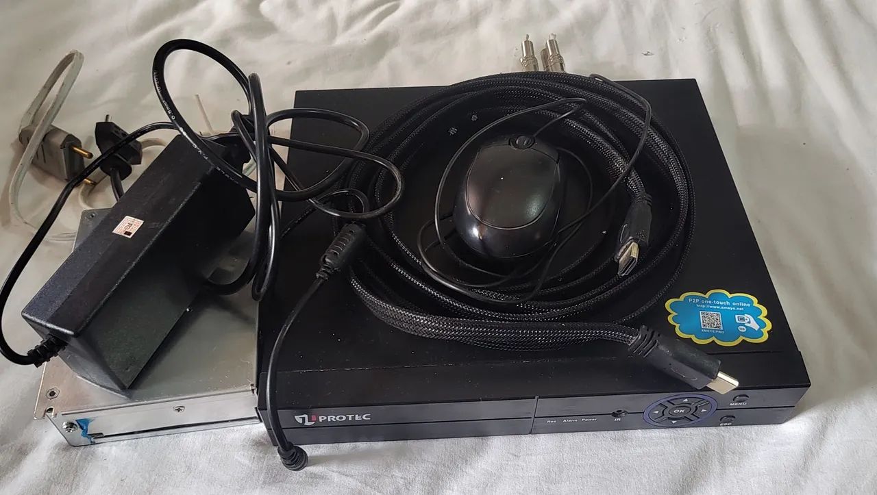 DVR protec entrada 4 para 4 câmeras.  1teraayte de potência de armazenamento 