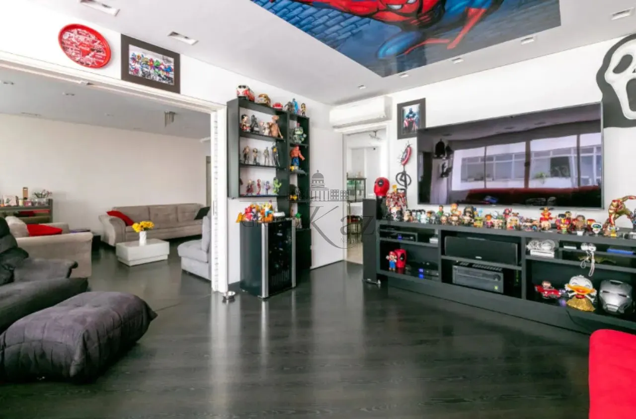 Apartamento - Higienópolis - 4 Dormitórios - 228m².