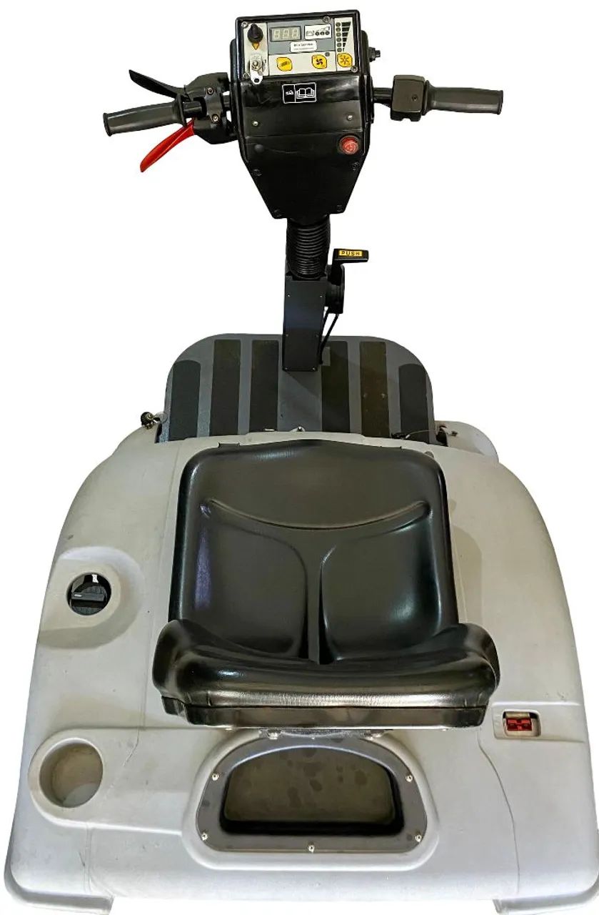 Vende-se uma varredora de pisos com aspiração - Bateria  - Foto 2