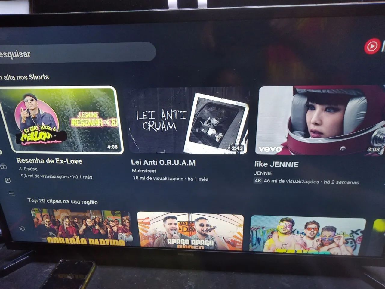 Em cima TV 40 polegadas smart funcionando perfeitamente