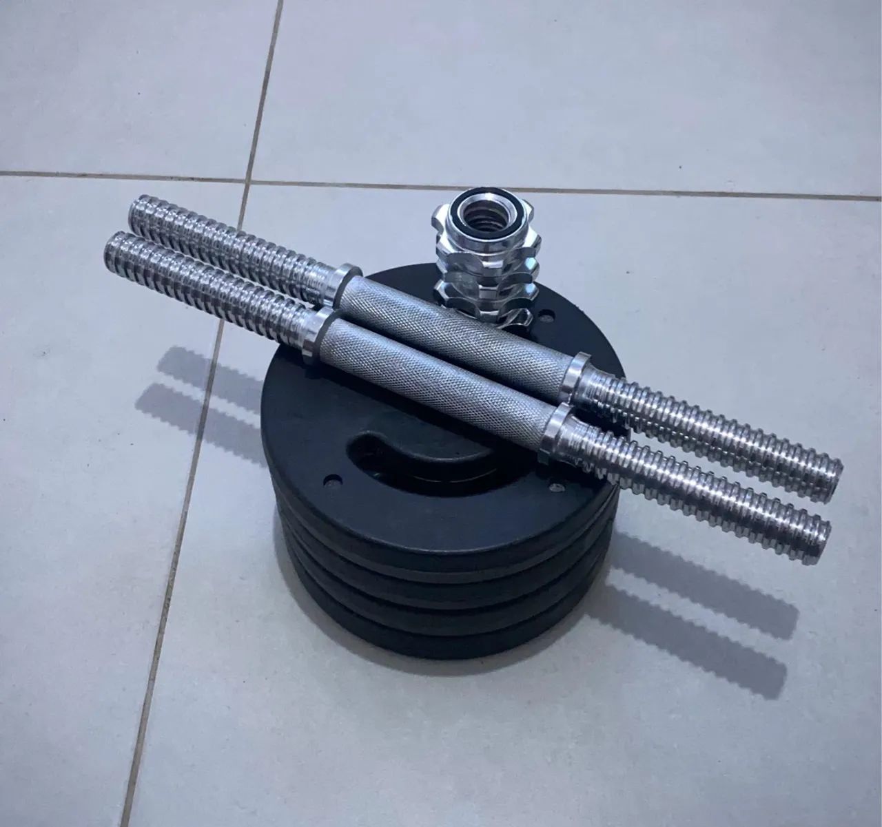 Anilhas Halteres 12kg com Barra Maciça Roscada - Foto 4