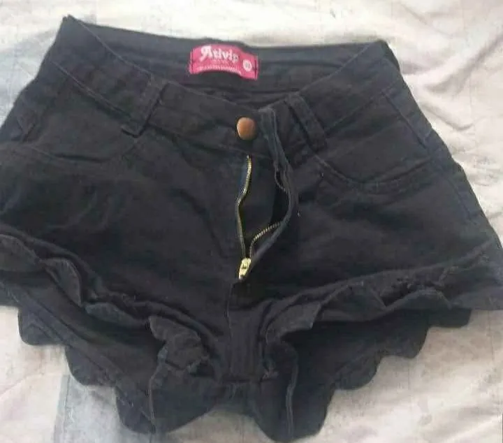 Shorts Jeans Preto com Babados