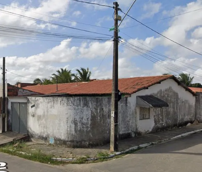 Casa ampla de esquina, 3 quartos leia a descrição.