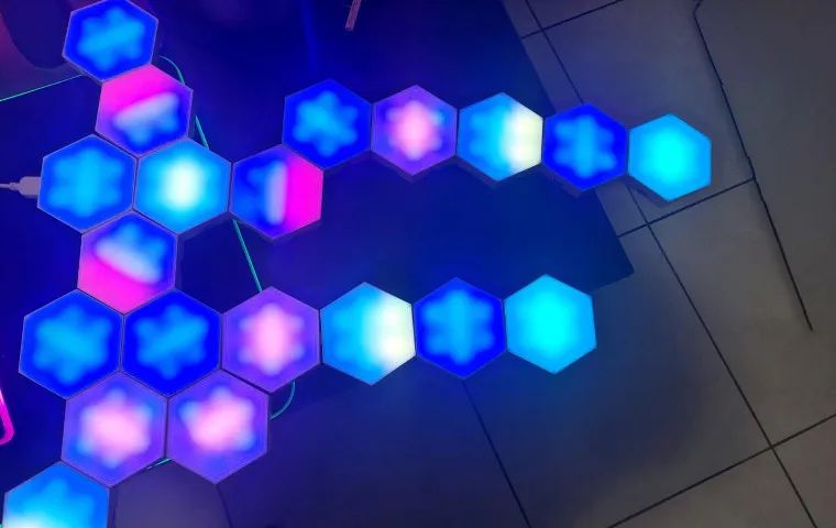Kit Com 20 Luminarias Hexagonal Led Rgb Colorida Bluetooth - Foto 4