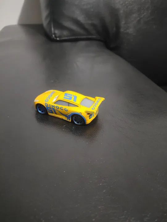 Miniatura Disney Cars 3 Dinoco Cruz Ramirez - Foto 4