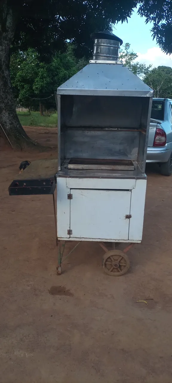 Churrasqueira portátil com rodas