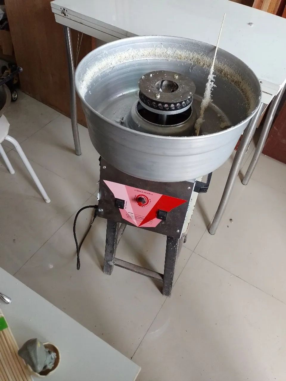 Máquina de Algodão Doce essa novinha ela tá na caixa meu tio tentou fazer mas ele não
