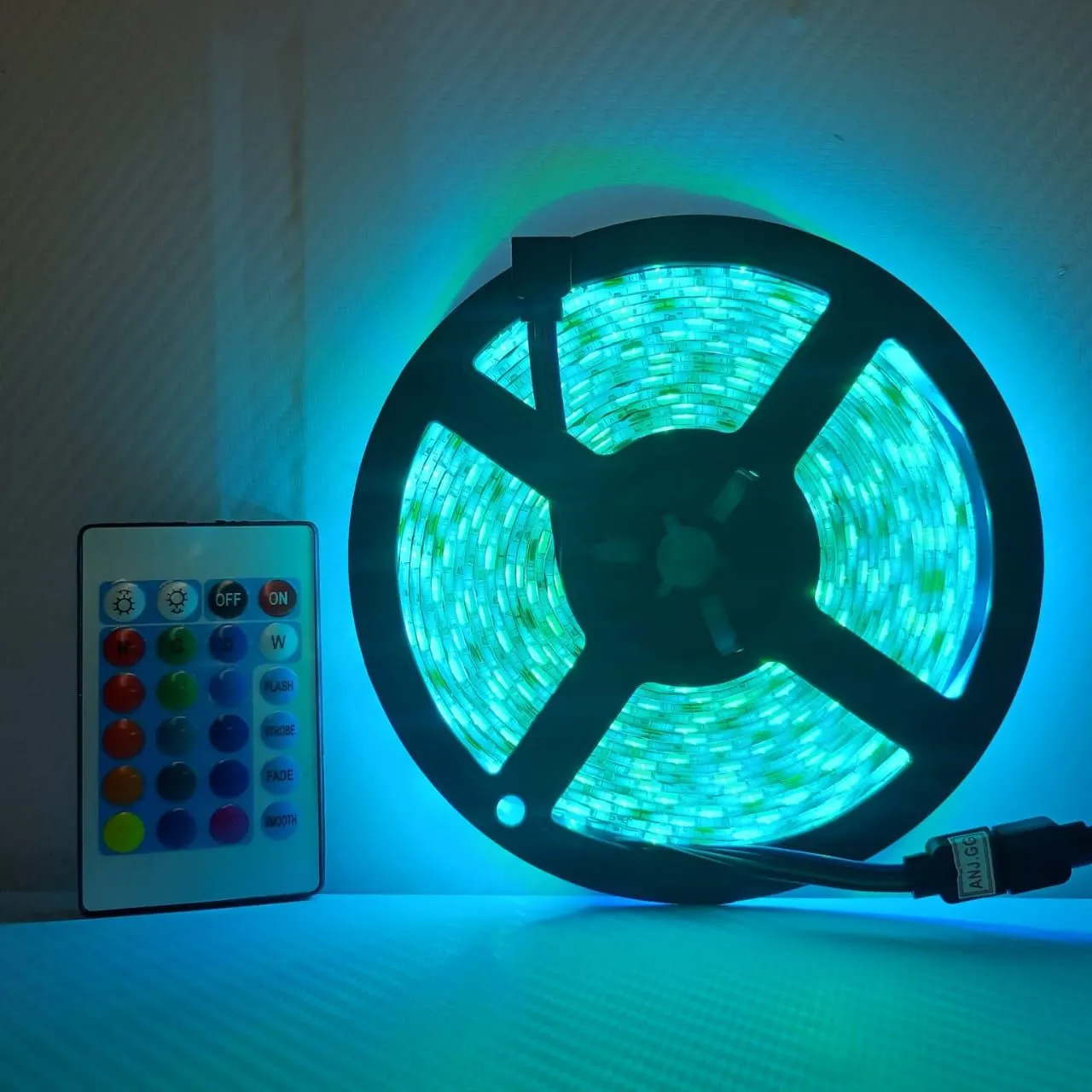 Fita de LED RGB com Controle Remoto - Decore seu espaço!