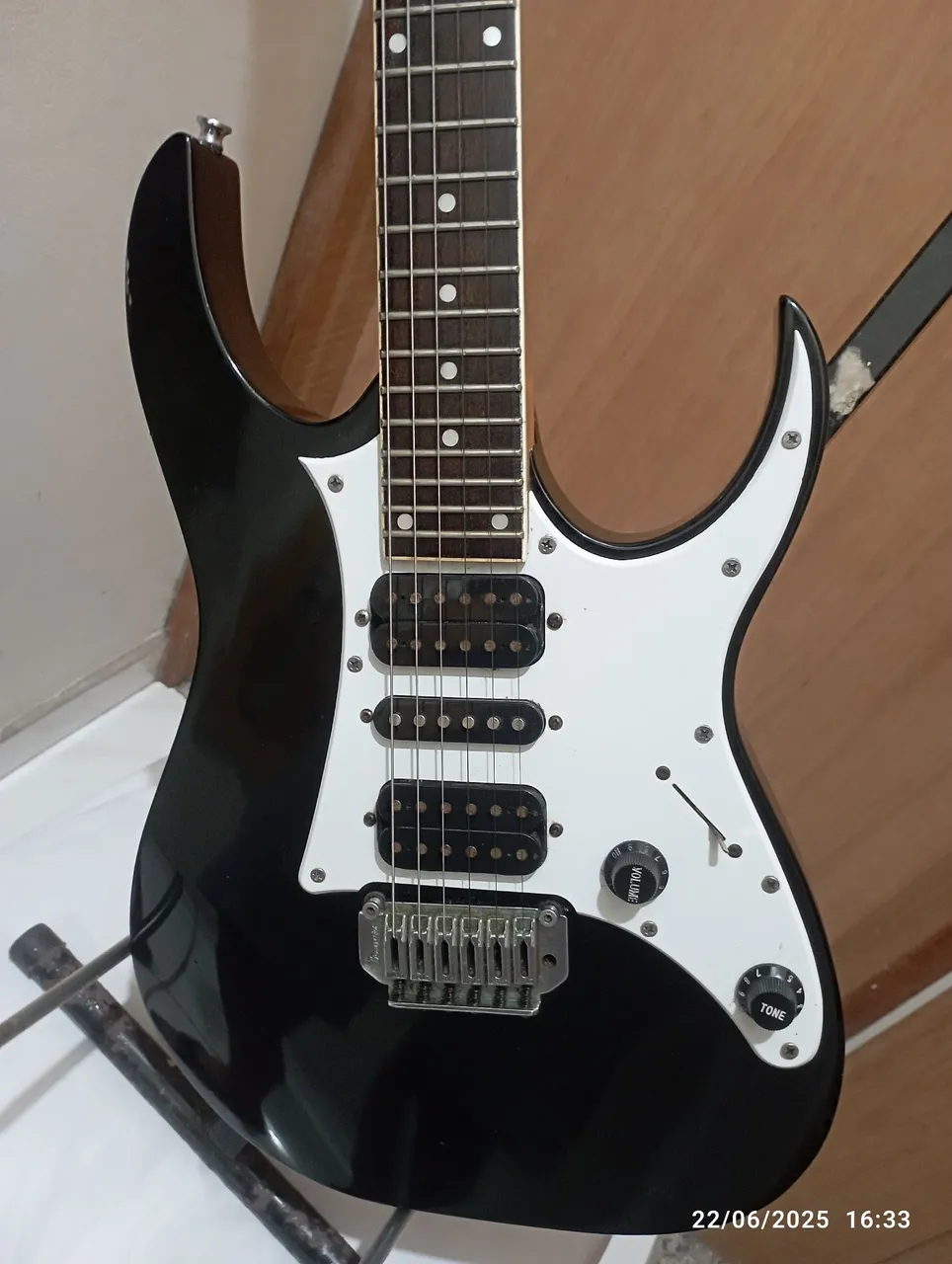 Guitarra Elétrica Preta - Ótimo Estado!