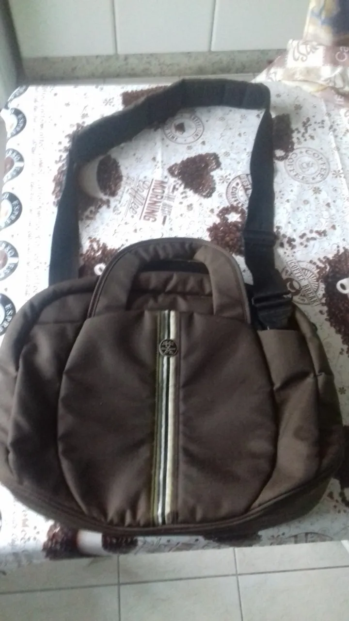 mochila e pasta quase nova tecido forte