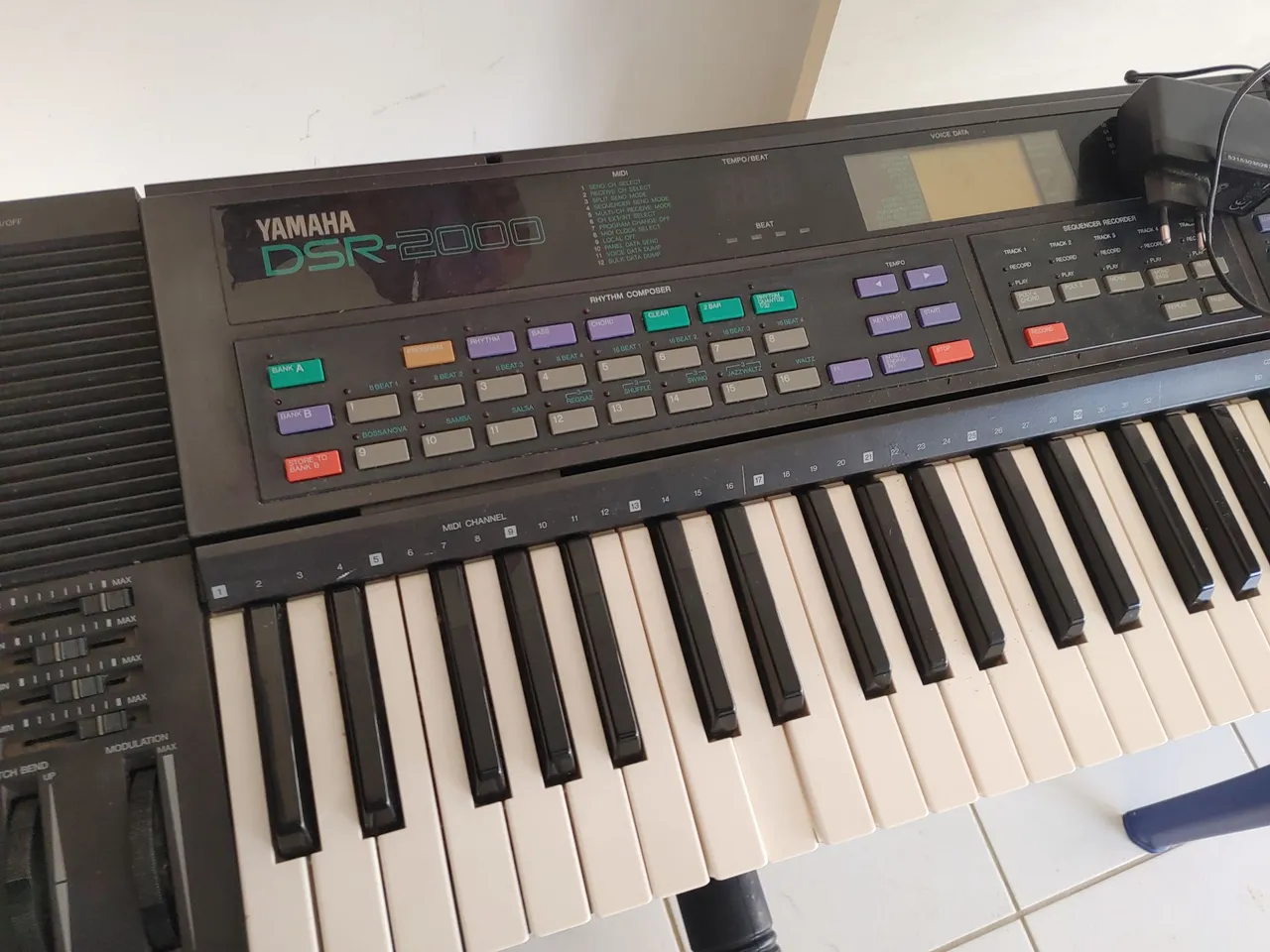 Yamaha DSR-2000 - Teclado Sintetizador Profissional
