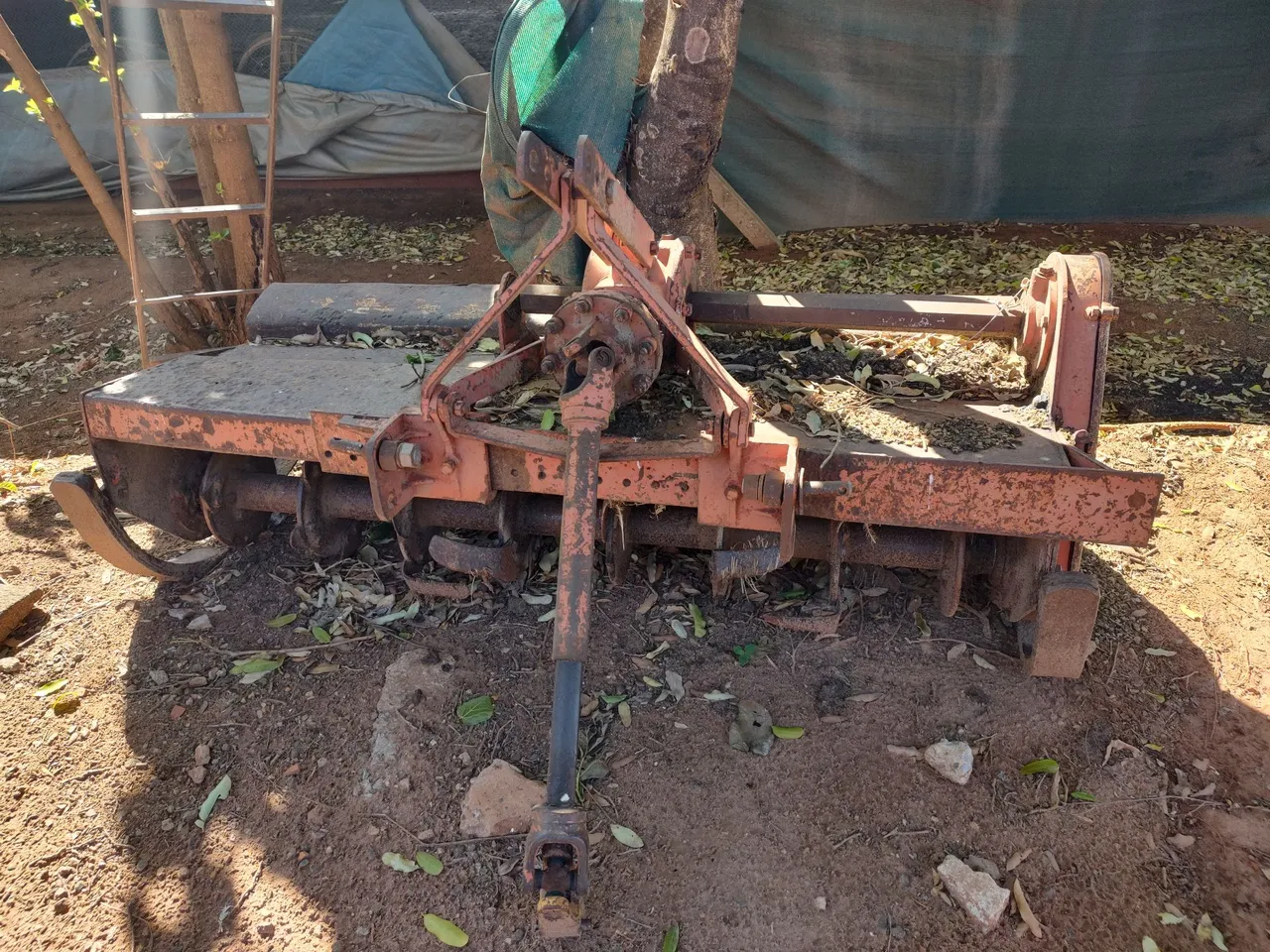 Vendo rotativa lavrale para trator