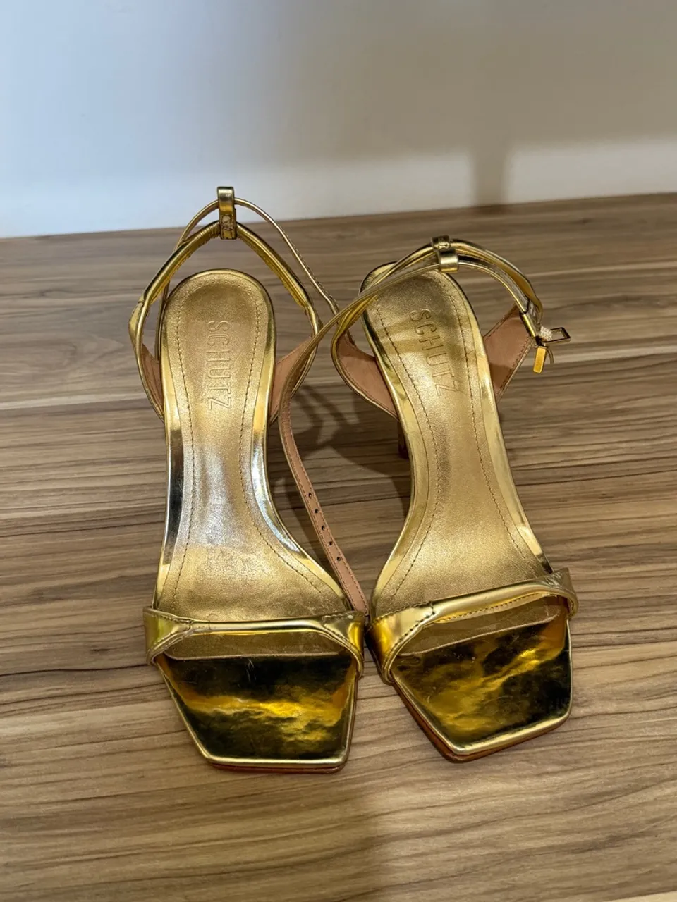 SANDÁLIA SALTO SCHUTZ nova