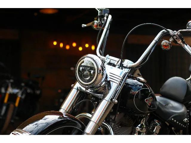 Harley-Davidson Heritage Softail Classic FLSTC 2010 - Foto 3