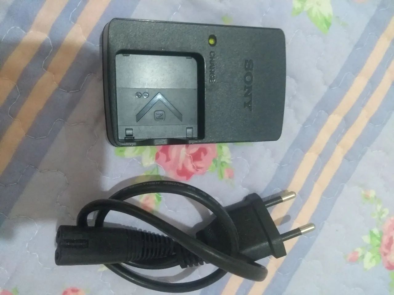 Carregador Sony BC-CSN para Bateria Sony Tipo N Usado 