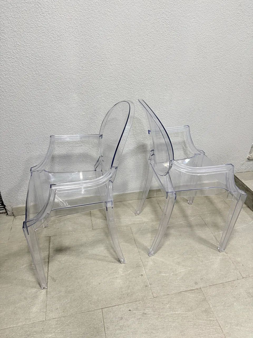 Cadeiras transparentes64305477946883120