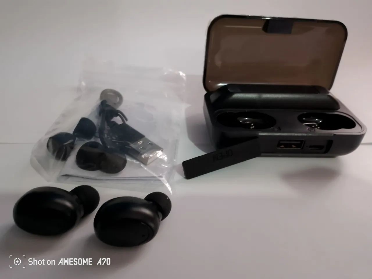 Fone de Ouvido Bluetooth com Estojo de Carregamento