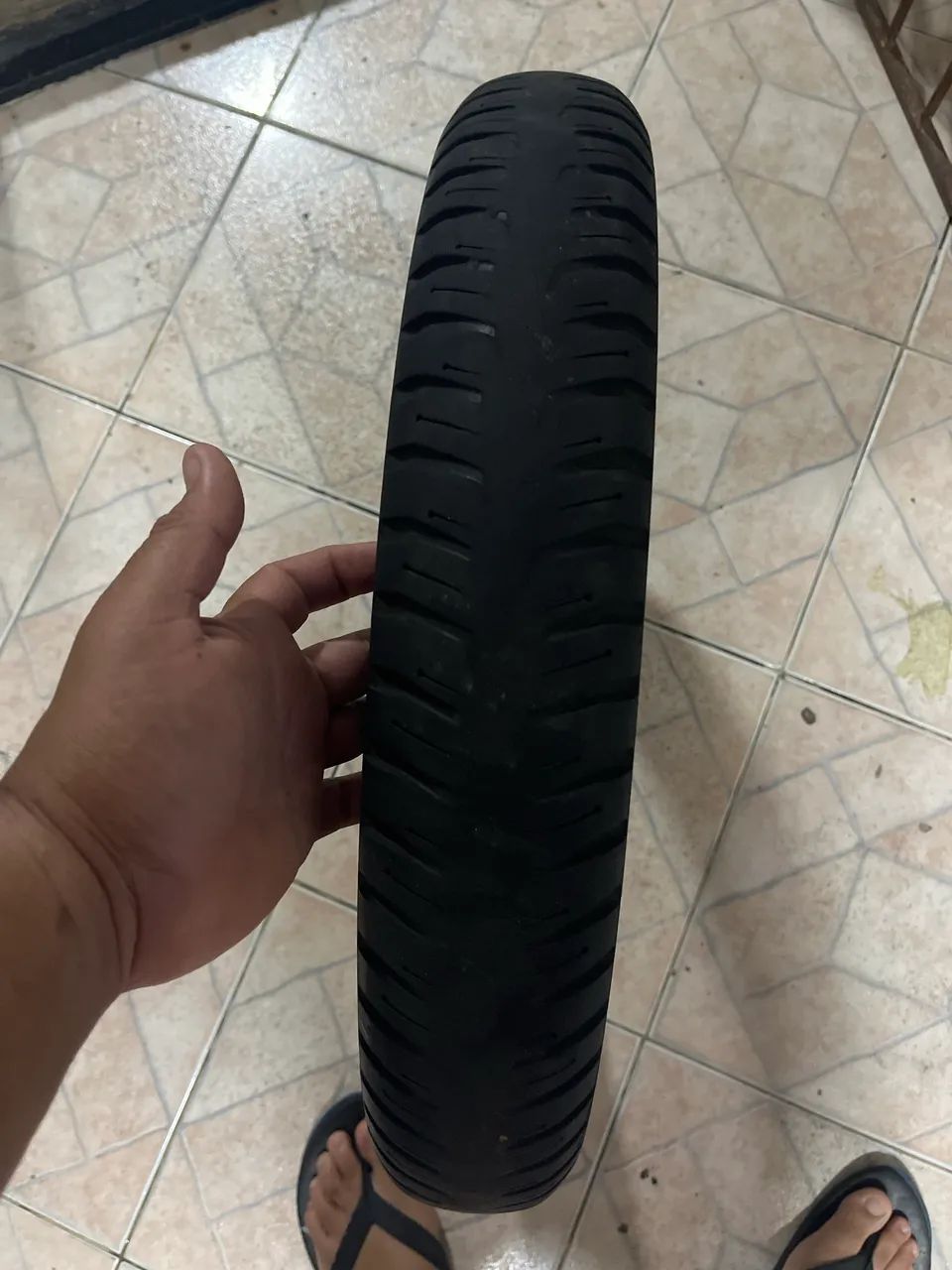 Vendo pneu Fan usado